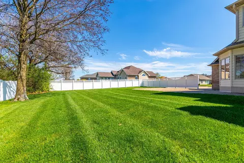 Exterior - 1322 Ryan Dr, Centralia, MO 65240 photo 8 of 10
