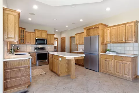 Kitchen - 1322 Ryan Dr, Centralia, MO 65240 photo 6 of 13