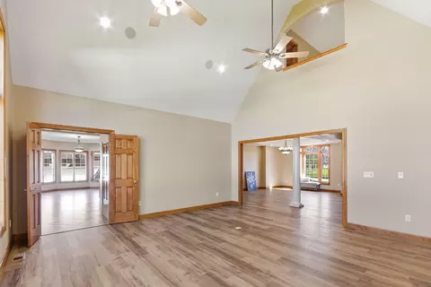 Living - 1322 Ryan Dr, Centralia, MO 65240 photo 6 of 18