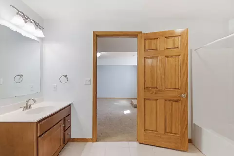Bath - 1322 Ryan Dr, Centralia, MO 65240 photo 14 of 16