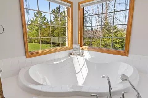 Bath - 1322 Ryan Dr, Centralia, MO 65240 photo 7 of 16