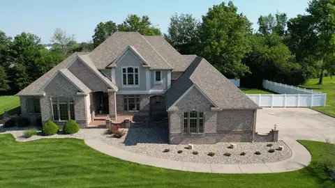 Exterior - 1322 Ryan Dr, Centralia, MO 65240 photo 2 of 10