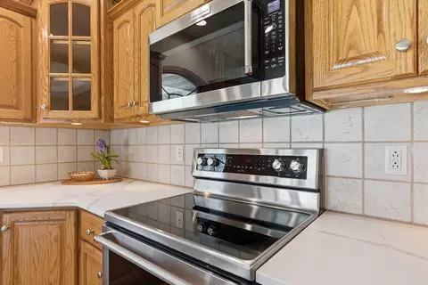 Kitchen - 1322 Ryan Dr, Centralia, MO 65240 photo 10 of 13