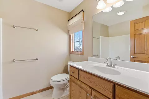 Bath - 1322 Ryan Dr, Centralia, MO 65240 photo 12 of 16