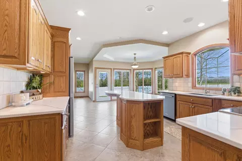 Kitchen - 1322 Ryan Dr, Centralia, MO 65240 photo 11 of 13