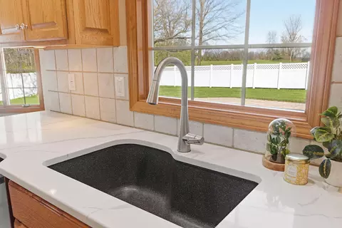 Kitchen - 1322 Ryan Dr, Centralia, MO 65240 photo 8 of 13