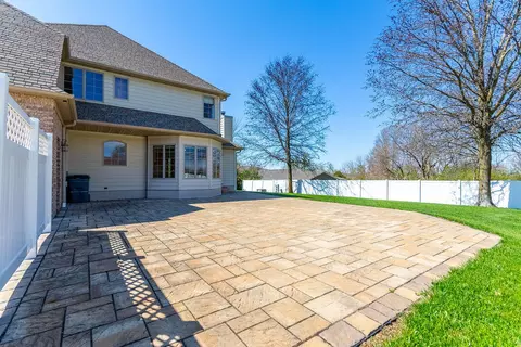 Exterior - 1322 Ryan Dr, Centralia, MO 65240 photo 5 of 10