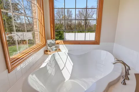 Bath - 1322 Ryan Dr, Centralia, MO 65240 photo 8 of 16