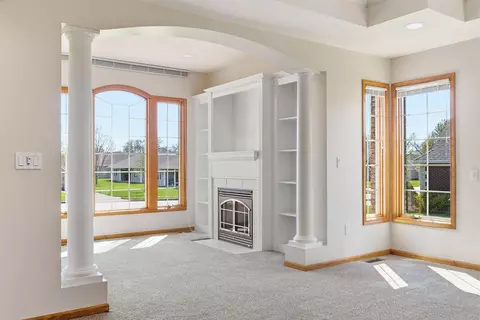 Living - 1322 Ryan Dr, Centralia, MO 65240 photo 15 of 18