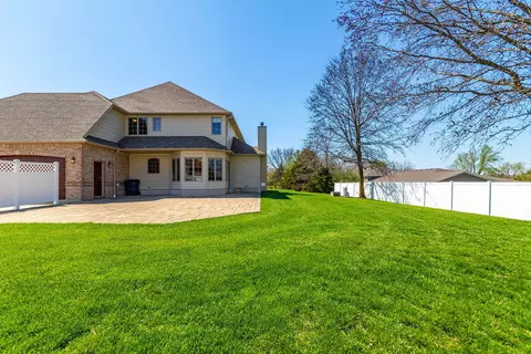 Exterior - 1322 Ryan Dr, Centralia, MO 65240 photo 6 of 10