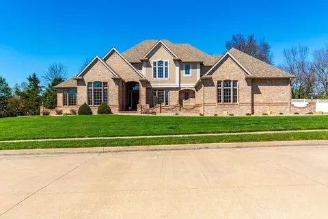 1322 Ryan Dr, Centralia, MO 65240