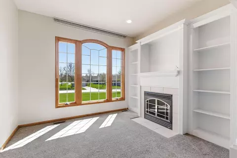 Living - 1322 Ryan Dr, Centralia, MO 65240 photo 16 of 18