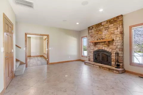 Living - 1322 Ryan Dr, Centralia, MO 65240 photo 10 of 18