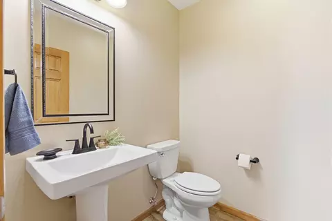 Bath - 1322 Ryan Dr, Centralia, MO 65240 photo 1 of 16