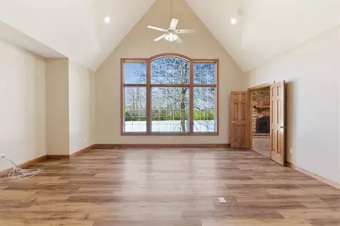 Living - 1322 Ryan Dr, Centralia, MO 65240 photo 4 of 18