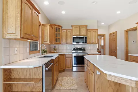 Kitchen - 1322 Ryan Dr, Centralia, MO 65240 photo 4 of 13