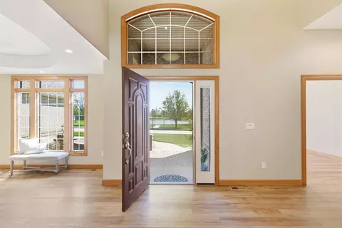 Entry Way - 1322 Ryan Dr, Centralia, MO 65240 photo 2 of 13
