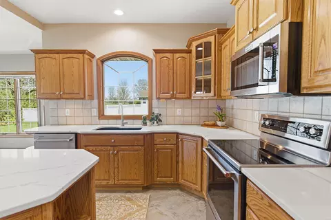 Kitchen - 1322 Ryan Dr, Centralia, MO 65240 photo 9 of 13