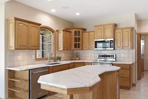 Kitchen - 1322 Ryan Dr, Centralia, MO 65240 photo 3 of 13