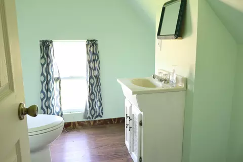 Bath - 803 E Jackson St, Mexico, MO 65265 photo 3 of 3