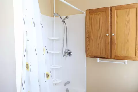 Bath - 803 E Jackson St, Mexico, MO 65265 photo 2 of 3