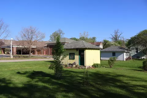Exterior - 803 E Jackson St, Mexico, MO 65265 photo 3 of 4