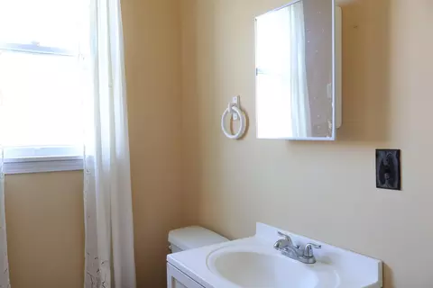 Bath - 803 E Jackson St, Mexico, MO 65265 photo 1 of 3