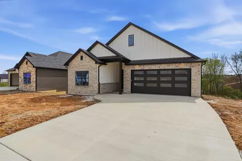 5212 Whisper Dr, Columbia, MO 65203