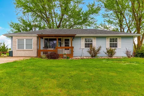 303 E Francis Dr, Sturgeon, MO 65284