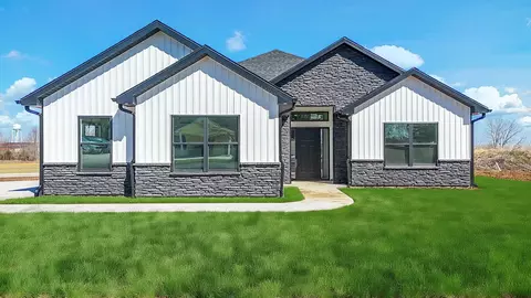 706 N Neo St, Sturgeon, MO 65284