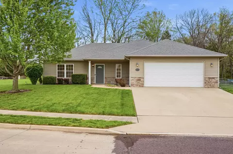 5290 N Burning Bush Rd, Columbia, MO 65202