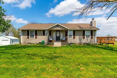 10069 Highway T, Centralia, MO 65240