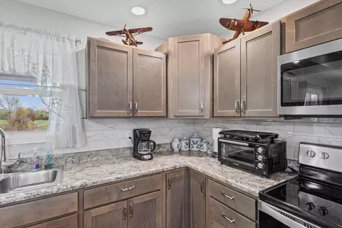Kitchen - 5200 Democracy Dr, Ashland, MO 65010 photo 3 of 5