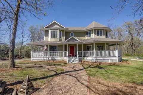 16580 N Willet Rd, Centralia, MO 65240