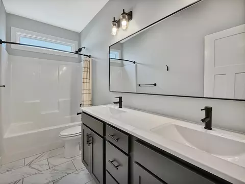 Bath - 15075 Everglades Dr, Ashland, MO 65010 photo 3 of 4