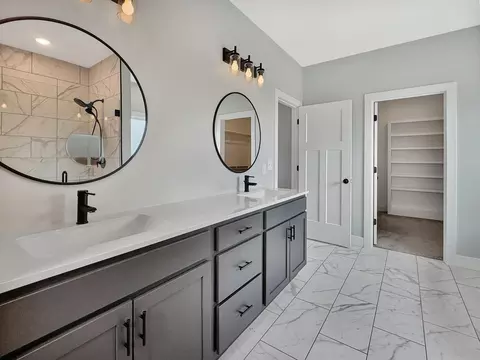 Bath - 15075 Everglades Dr, Ashland, MO 65010 photo 2 of 4