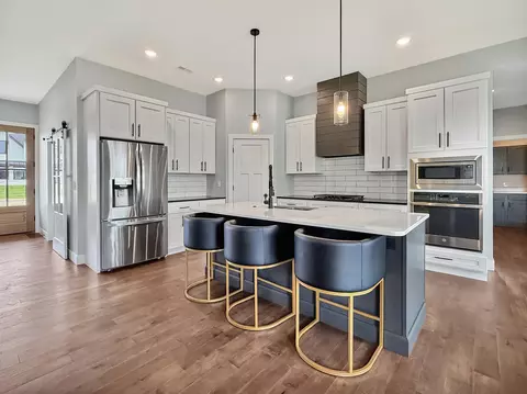 Kitchen - 15075 Everglades Dr, Ashland, MO 65010 photo 2 of 6