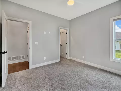 Bedroom - 15075 Everglades Dr, Ashland, MO 65010 photo 3 of 8