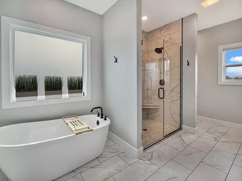 Bath - 15075 Everglades Dr, Ashland, MO 65010 photo 1 of 4