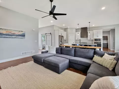Living - 15075 Everglades Dr, Ashland, MO 65010 photo 2 of 7