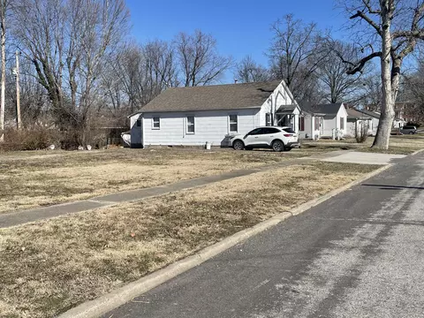 1221 E Jackson St, Mexico, MO 65265 photo 7