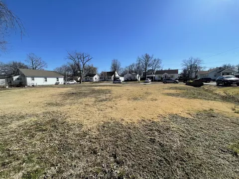 1221 E Jackson St, Mexico, MO 65265 photo 3