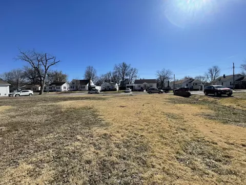 1221 E Jackson St, Mexico, MO 65265 photo 2