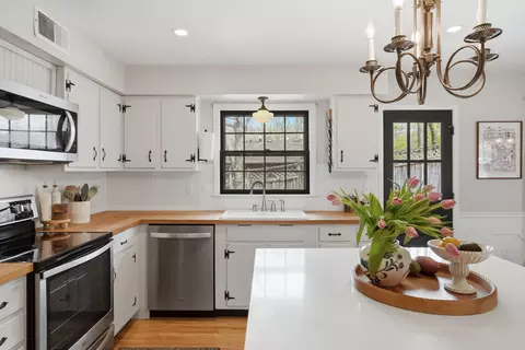 1605 Stanford Dr, Columbia, MO 65203