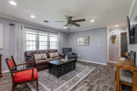 Living - 222 S Denton St, Centralia, MO 65240 photo 2 of 3