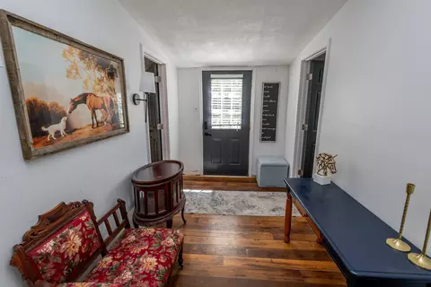Entry Way - 222 S Denton St, Centralia, MO 65240 photo 1 of 3