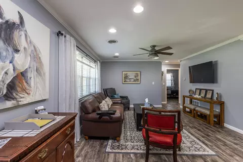 Living - 222 S Denton St, Centralia, MO 65240 photo 1 of 3