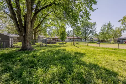 Exterior - 222 S Denton St, Centralia, MO 65240 photo 6 of 6