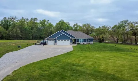 9070 E Hwy Oo, Hallsville, MO 65255