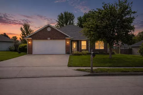 6160 Douglas Pkwy, Hallsville, MO 65255